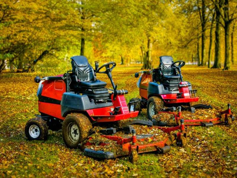 Premium self-propelled lawnmower with adjustable cutting height and eco-friendly engine