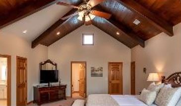 Large master bedroom with en-suite bathroom