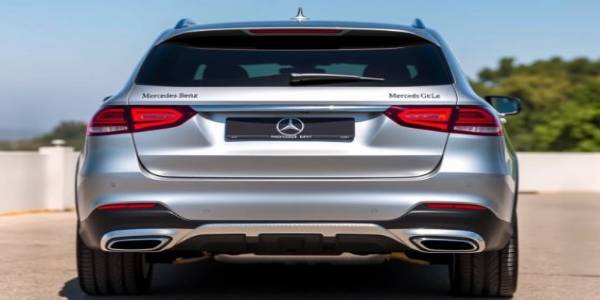 Rear view of the 2018 Mercedes-Benz GLE 350 showcasing its SUV design