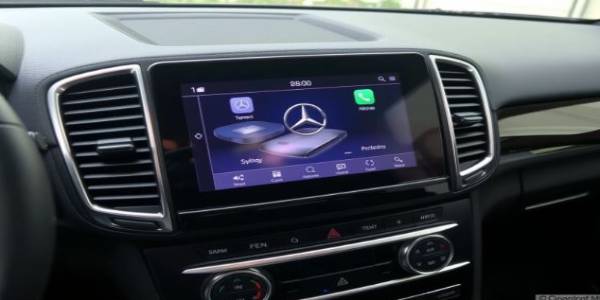 COMAND infotainment system of the 2018 Mercedes-Benz GLE 350